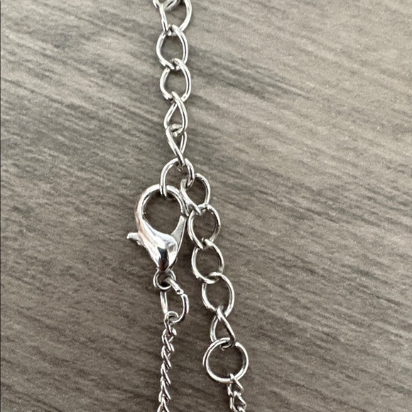 Silver and Green Necklace - Picture 3 of 4